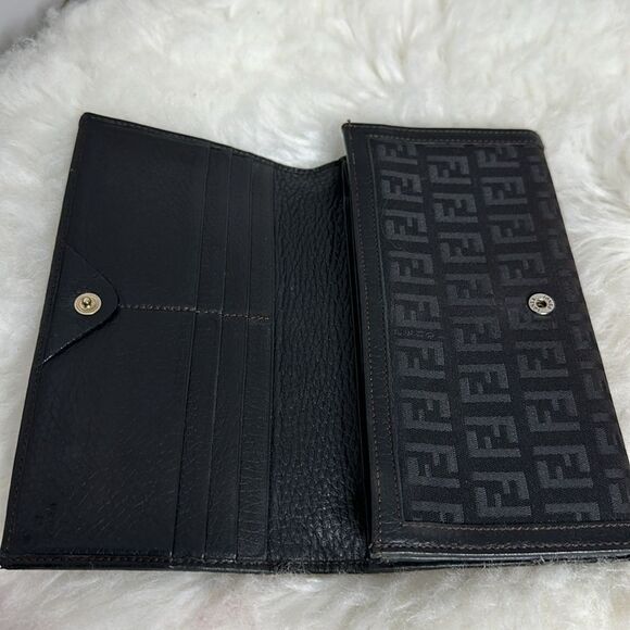 💯Authentic Fendi Long Bi-fold Wallet🍀 - Picture 9 of 12